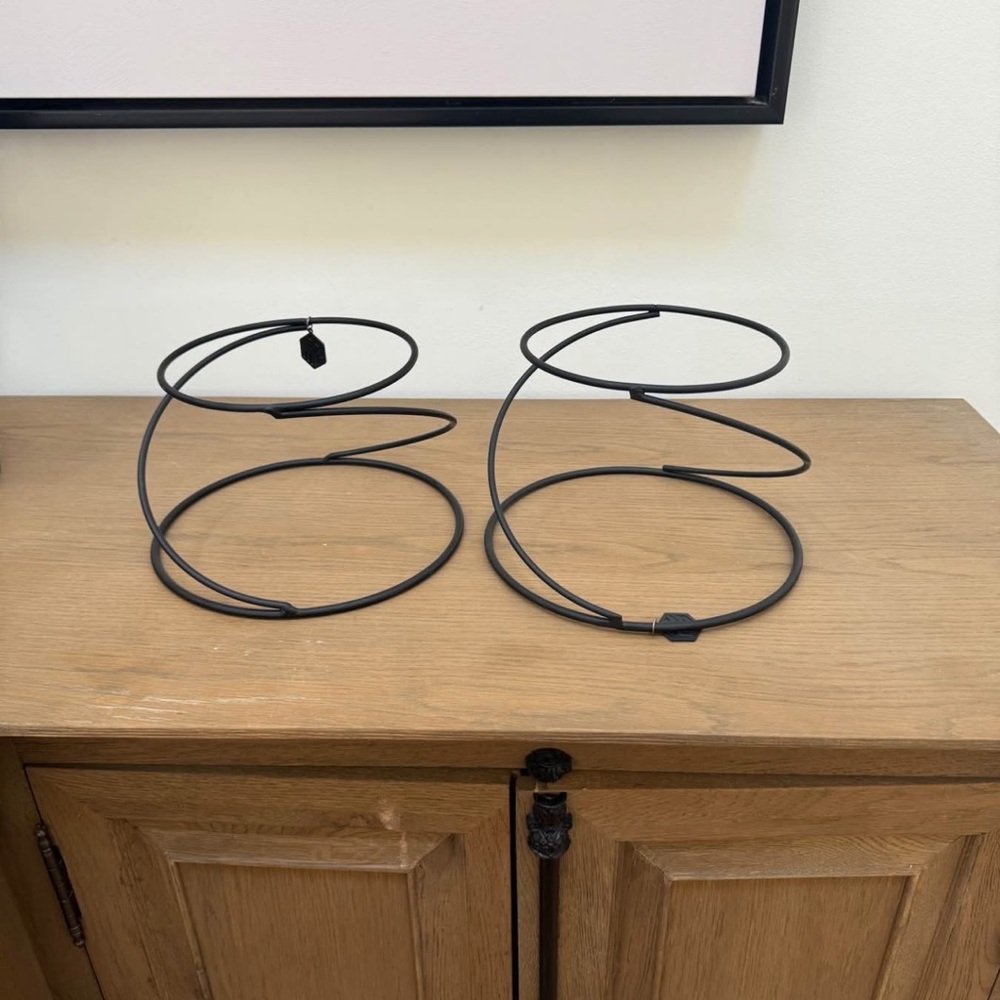 Serving risers  Spiral Stands